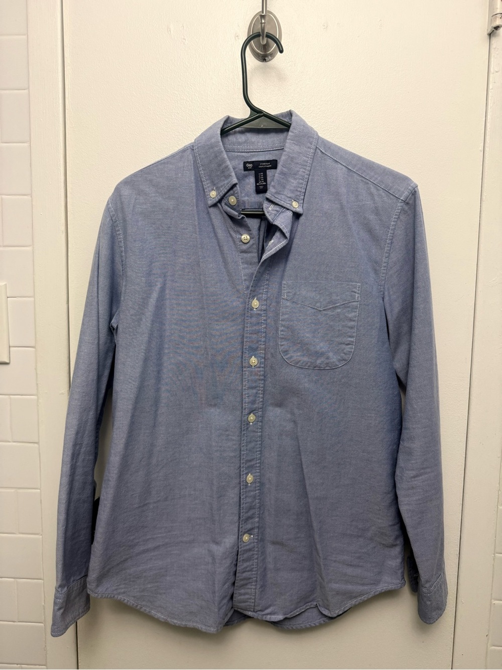 GAP Men’s Light Blue Button-Down Oxford Shirt